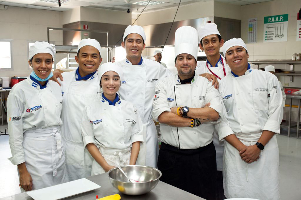 Chefs Daniel y Nico lideran con pasión la Escuela de Gastronomía de UNITEC
