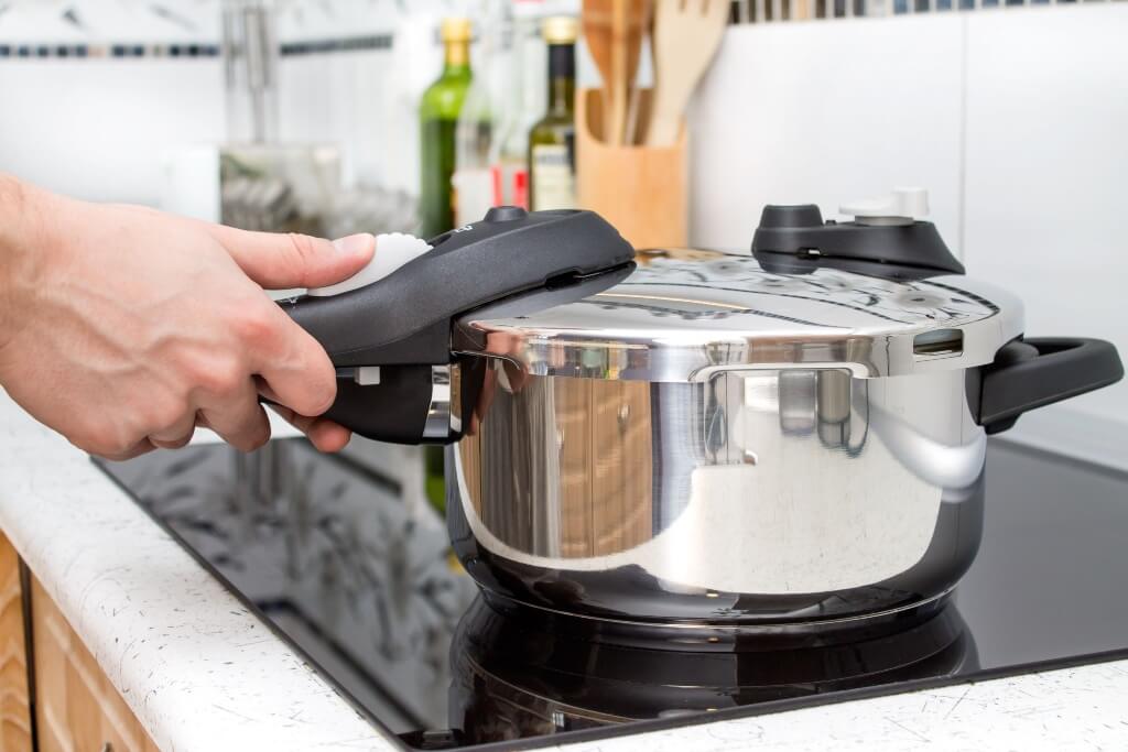 Seis ollas a presión eléctricas para preparar los platos