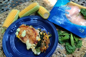 Prepara unas pechugas de pollo con espinacas y quesillo