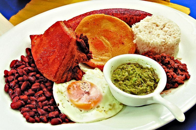 Bandeja Paisa ¡un Plato Tradicional Con Sabor Colombiano 9269