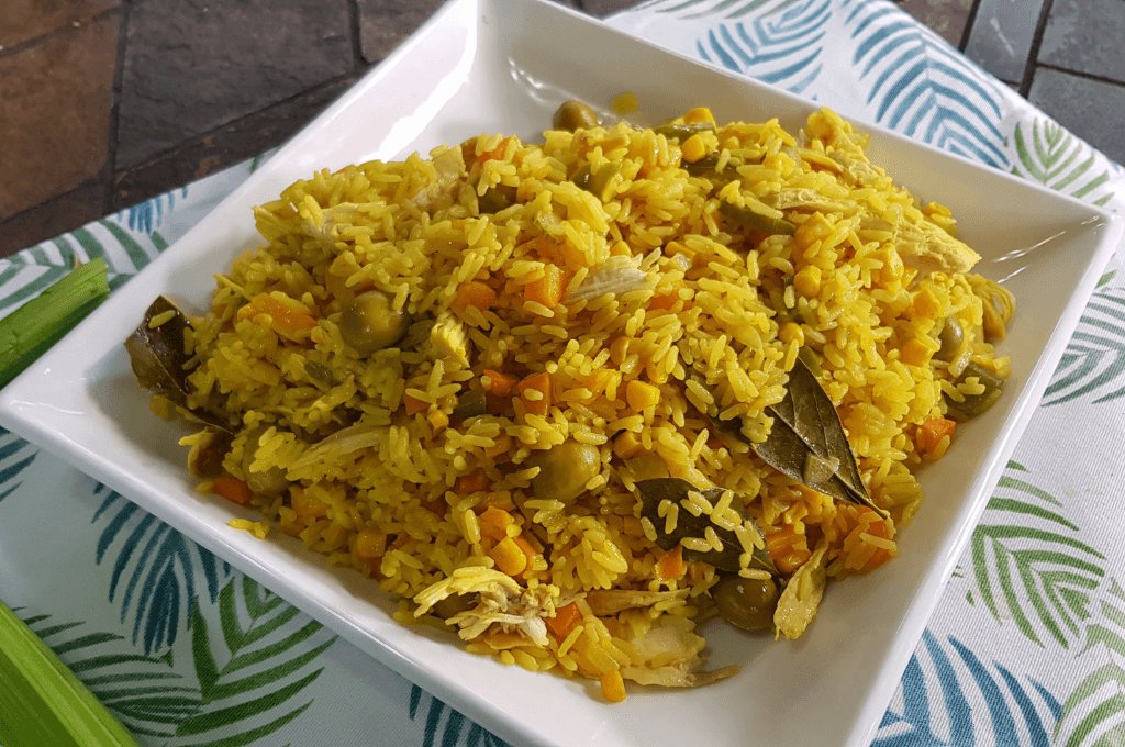 Arroz con pollo hondureño ¡una receta perfecta para reuniones!