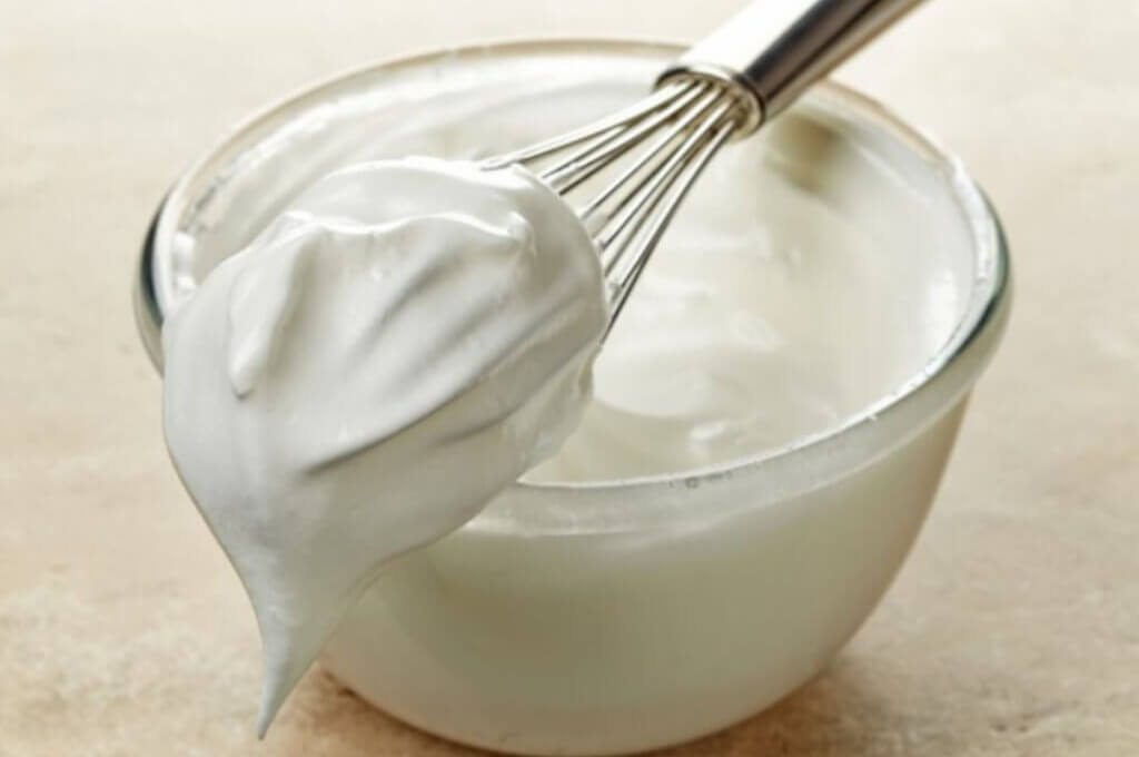 Crema de leche y crema dulce, sus diferencias, usos y recetas