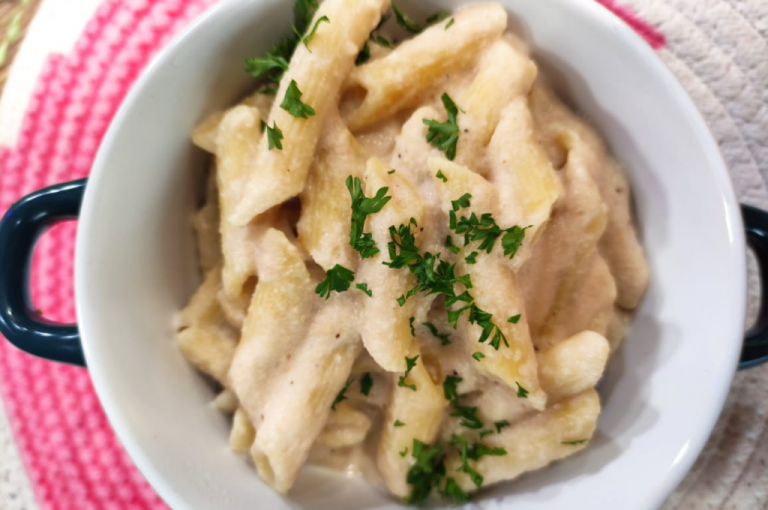 Pasta Alfredo vegana, para cuidar tu salud con comida deliciosa