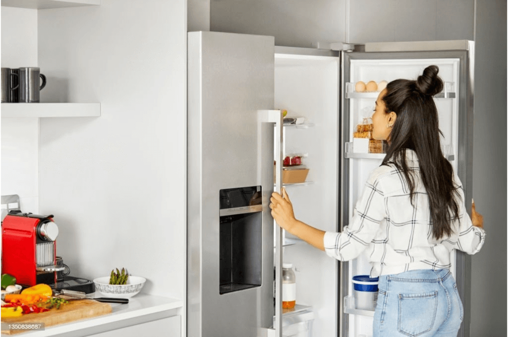 impiar el refrigerador periódicamente es importante para mantenerlo en buen estado.
