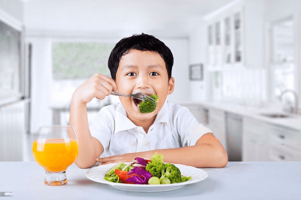Las frutas y verduras ayudan al mejoramiento de las defensas de tus niños.