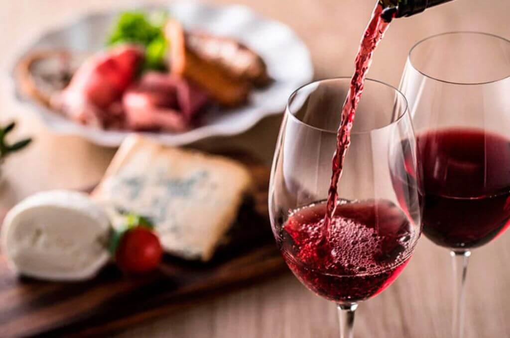 El vino es una bebida única con sabores refrescantes.